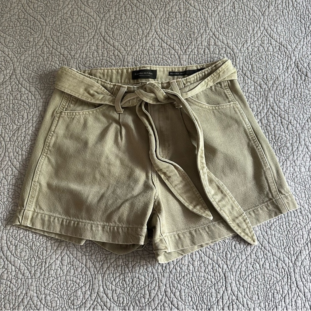 Banana Republic Green Cargo Shorts Relaxed Fit